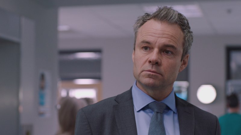 Vedúci klinickej nehody Patrick Onley dostal staré heave-ho od Holby ED.