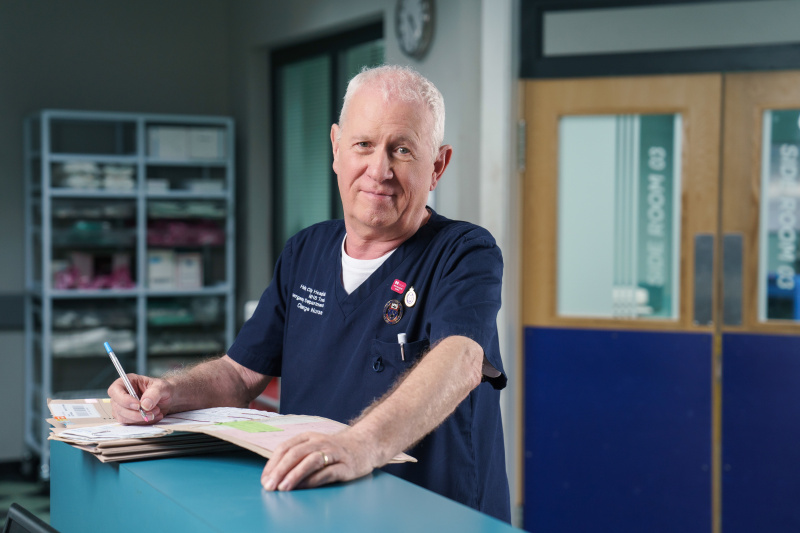   La leyenda de las bajas Derek Thompson como Charlie Fairhead.