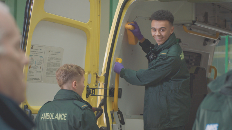   Teddy (Milo Clarke) neturi't keep Jacob's photo gaff to himself!