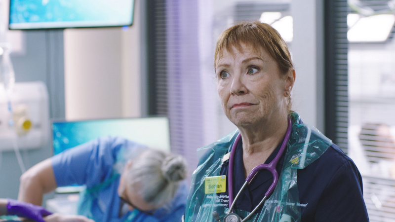   Siobhan sa tento týždeň ukazuje ako nevyhnutná súčasť Holby ED.