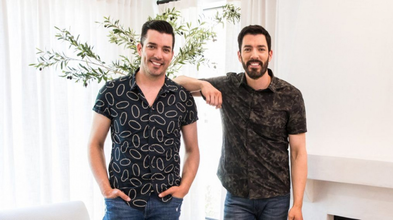'Celebrity IOU' se mantiene al día con las Kardashians, A 'Dark' Coda, 'Farmhouse Facelift' de Hulu, 'Grill of Victory' de la comida