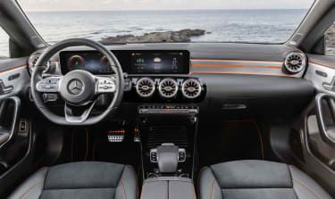 Mercedes-Benz CLA, издание Orange Art, AMG Line, kosmosschwarz. Mercedes-Benz CLA, Edition Orange Art, AMG Line, cosmos black.