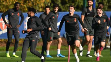 Chelsea-spelare tränar inför Champions League-drabbningen mot Ajax