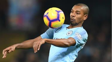Fernandinho z Manchesteru City gra w międzynarodowej piłce nożnej w Brazylii