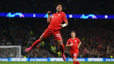 Starul lui Bayern Munchen, Serge Gnabry, sărbătorește un gol împotriva lui Tottenham Hotspur
