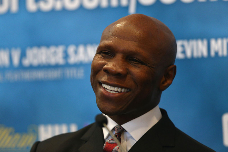   Chris Eubank hymyilee lehdistötilaisuudessa