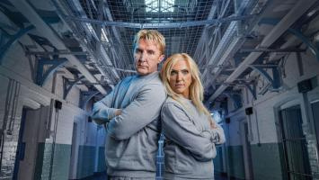   Nik Speakman (L) și Eva Speakman (R) în Celebrity Hunted 2023