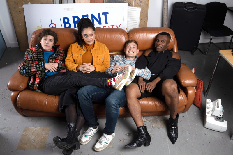   In Staffel 2 von „Big Boys“ teilen sich Jack, Danny, Corinne und Yemi ihre Buden.
