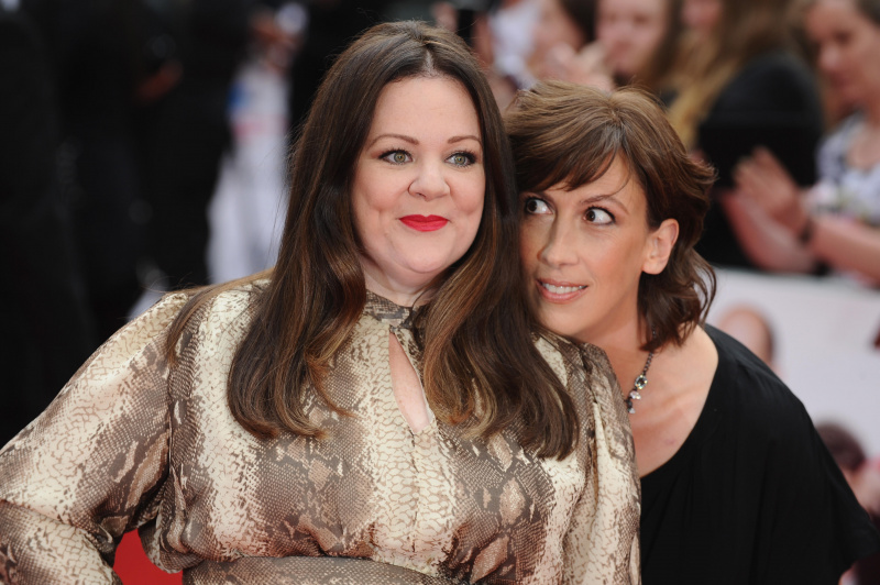   Melissa McCarthy และ Miranda Hart เข้าร่วมงาน European Premiere of Spy ที่ Odeon Leicester Square 2015