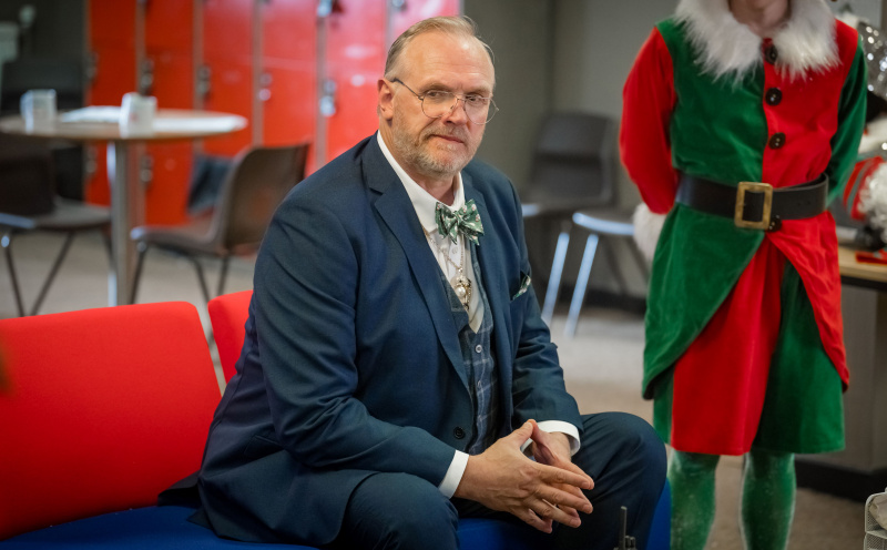   Medeninasti božič Greg Davies
