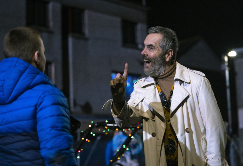  James Nesbitt ca un hoț îmbrăcat ca Moș Crăciun în The Heist Before Christmas.