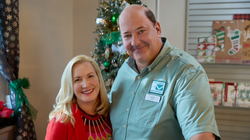 Angela Kinsey, Brian Baumgartner στο Confessions of a Christmas Letter