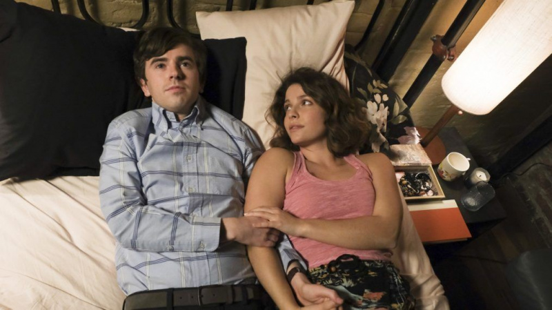 Vale la pena verlo: percances en 'Good Doctor' e 'Industry', A Disney Singalong y 'CMA Country Christmas'