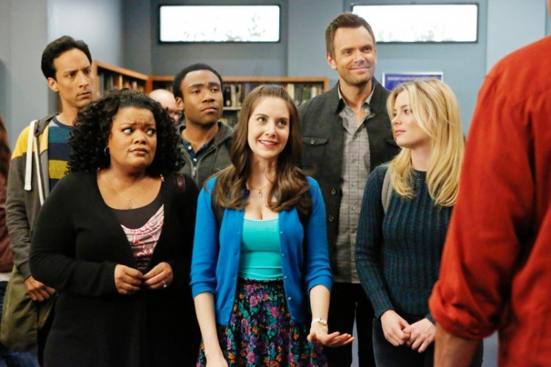 Reparto de la comunidad Alison Brie Yvette Nicole Brown Joel McHale Gillian Jacobs Danny Pudi Donald Glover