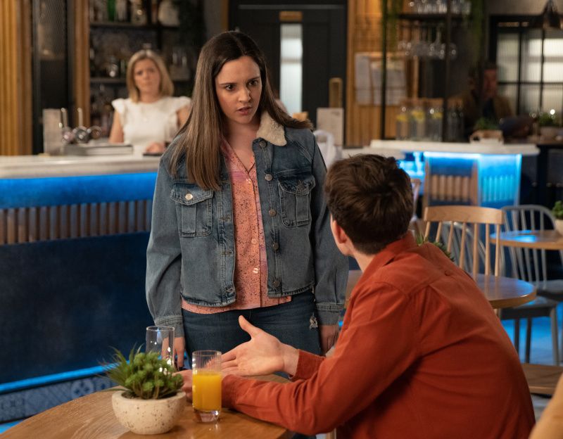 Coronation Street spoilers: Η Έιμι ΜακΝτόναλντ ΠΑΡΑΠΑΝΤΕΙ τον αγώνα της