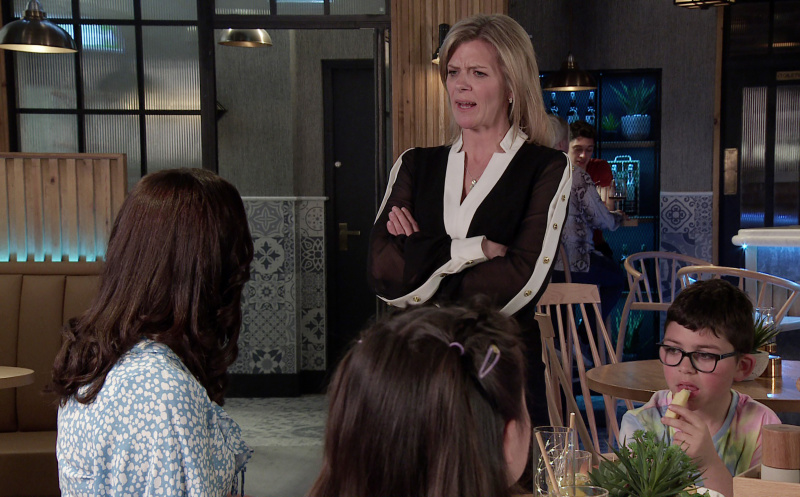  Ryan's first shift doesn't go to plan when Leanne gets involved.
