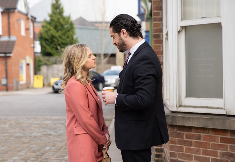 Coronation Streetin spoilerit: Elääkö Adam Barlow valheessa?