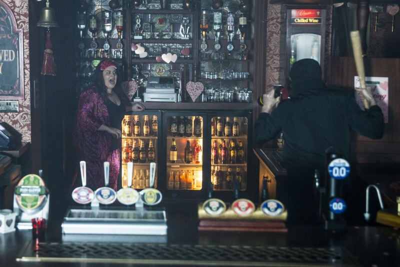Coronation Street spoilers: Η Glenda Shuttleworth δέχεται επίθεση!