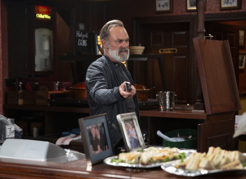 Spoilers de Coronation Street : Billy Mayhew s'en prend aux Rovers !