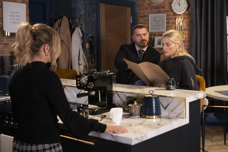 Coronation Street spoiler'ı: Bethany Platt şok edici bir sırrı açığa çıkarıyor