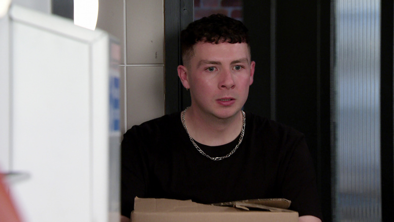  Jacob's delivery is interrupted by the police.