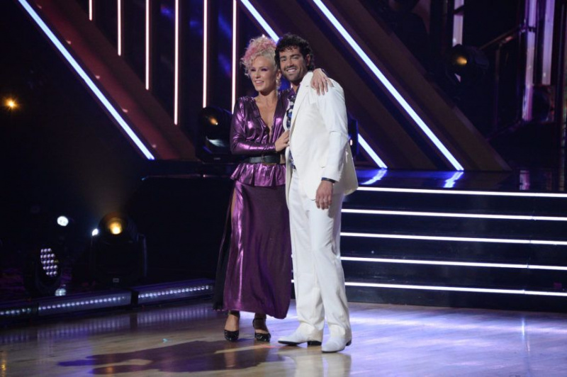 SHARNA BURGESS, JESSE METCALFE DWTS Élimination