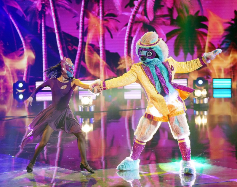 Actuación de las semifinales del perezoso bailarín enmascarado