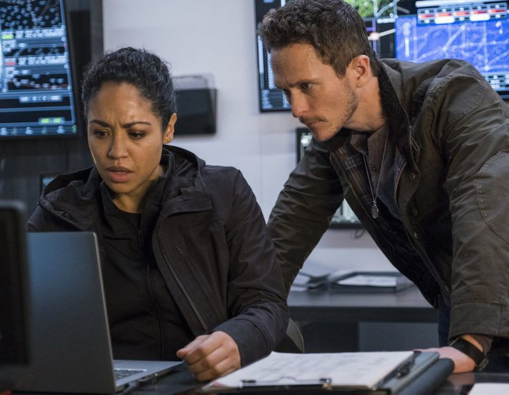 Riann Steele Jonathan Tucker Debris Odcinek 5 Finola Bryan