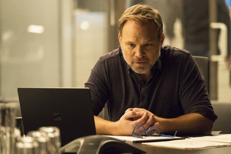 Sneak Peek di 'Debris': cosa vuole il cattivo di Influx, Anson Ash? (VIDEO)