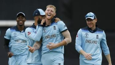 Wszechstronny angielski Ben Stokes świętuje zdobycie bramki w Pucharze Świata w krykiecie