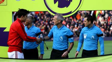 Spodenki sportowe: Premier League zakazuje uścisków dłoni przed meczem, a koronawirus zagraża imprezie mistrzowskiej Liverpoolu