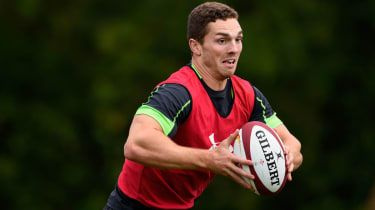 Sportsshorts: Wales og Skotland navngiver Six Nations-hold, og Djokovic slår Federer for at nå finalen