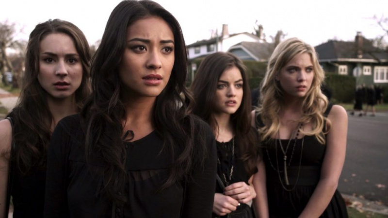 Pretty Little Liars-Pilotin Emily Hanna Aria Spencer
