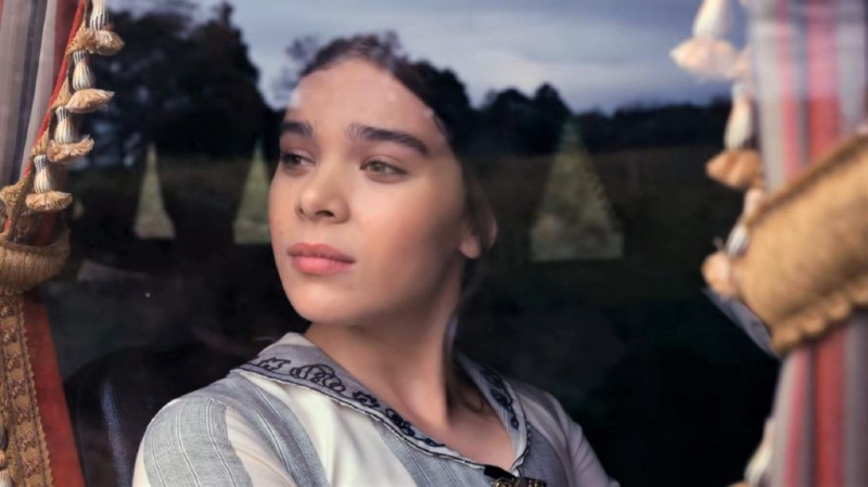 Cast & Creator de 'Dickinson' sur une 'Icône des luttes de la vie privée avec la renommée et plus de détails sur la saison 2'
