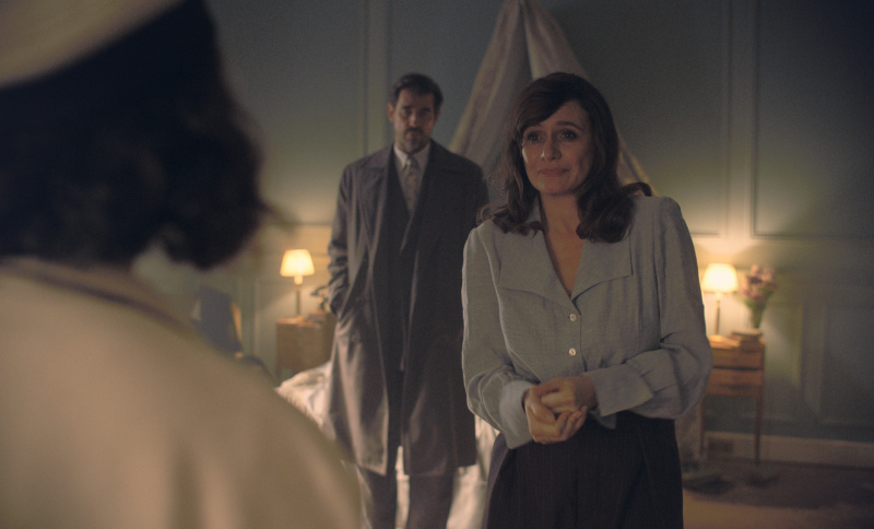   Claes Bang i Emily Mortimer w"The New Look