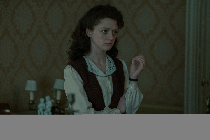   Maisie Williams kao Catherine Dior.