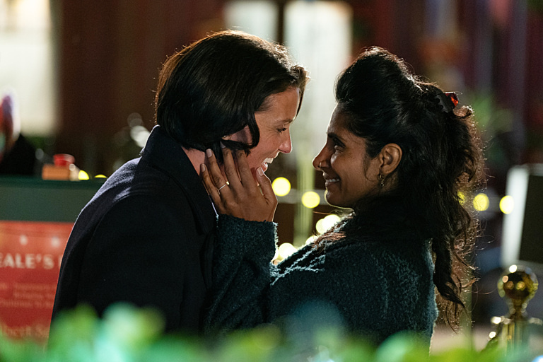 สปอยเลอร์ EastEnders: Suki และ Eve กลับมารวมตัวอีกครั้งด้วยการจูบคริสต์มาส?