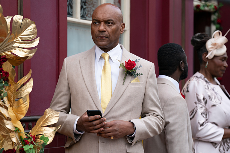 EastEnders spoiler'ı: George ve Elaine'in düğün günü iptal mi edildi?