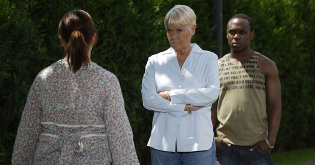 Pauline Fowler și Sonia.