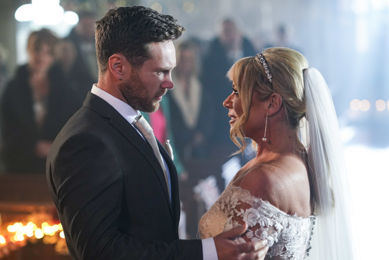  Keanu Taylor ja Sharon Watts oma pulmapäeval