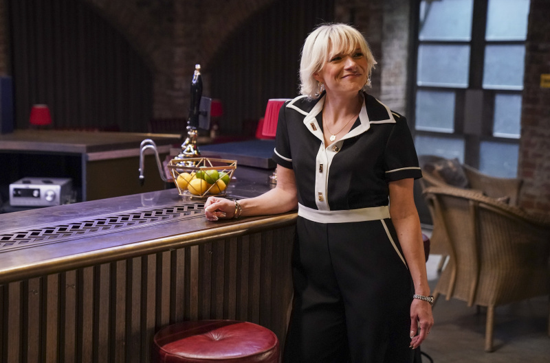 EastEnders spoiler'ı: Nicola pençelerini Jack'e mi geçiriyor?