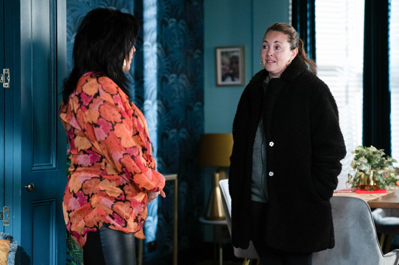   Stacey Slater zamoli Kat Slater za uslugu