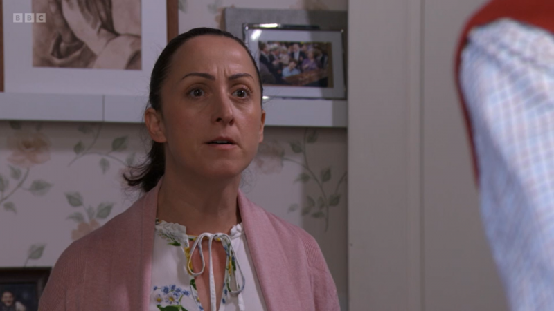  Sonia Fowler riitelee Reiss Colewellin kanssa.