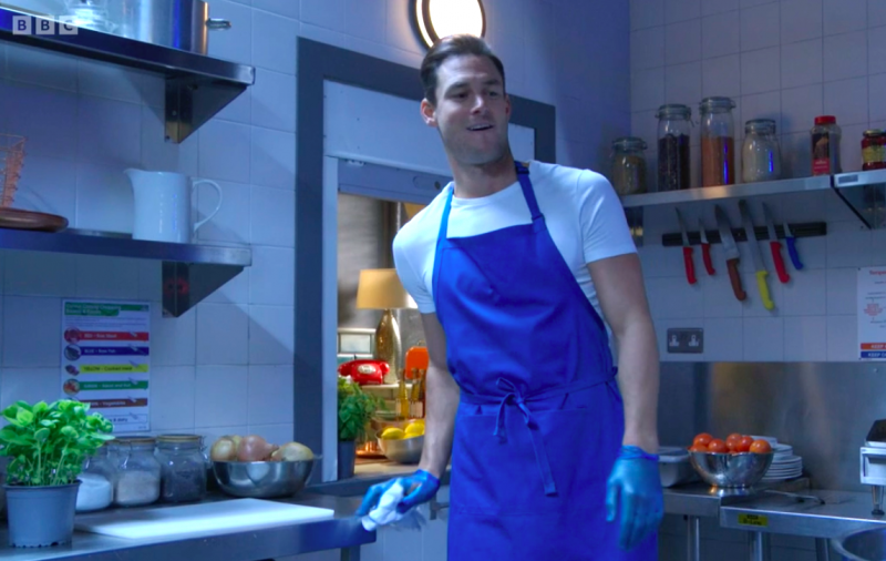   Zack în bucătărie la Walford East