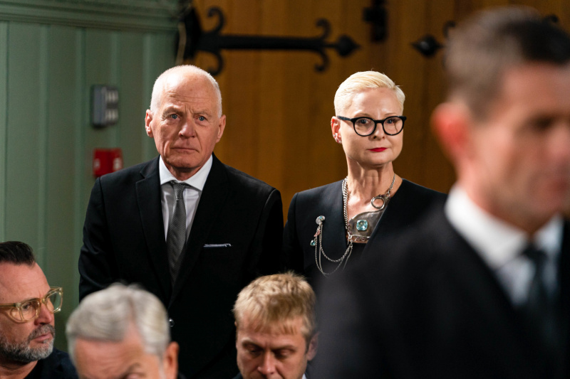   Colin Russell a Mary Smith v Dot Branning's funeral