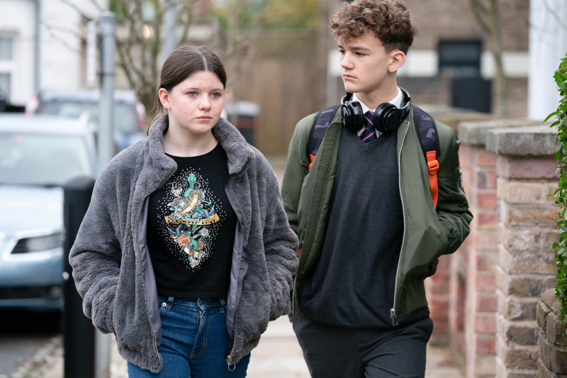 Fanii de la EastEnders DEZUCRUȚI de cererea șocantă a copilului gravidei Lily