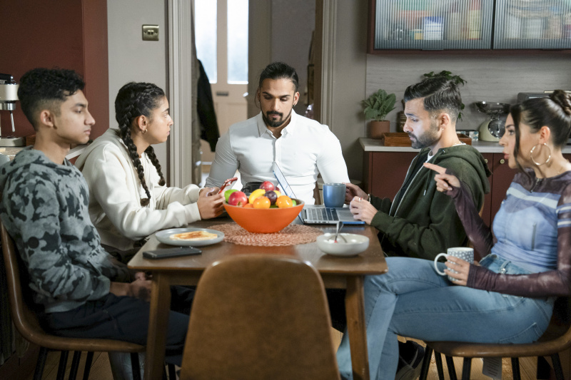 Σπόιλερ του EastEnders: Η Σούκι και η Εύα αγωνίζονται μετά την άρρωστη γαμήλια ανατροπή τους