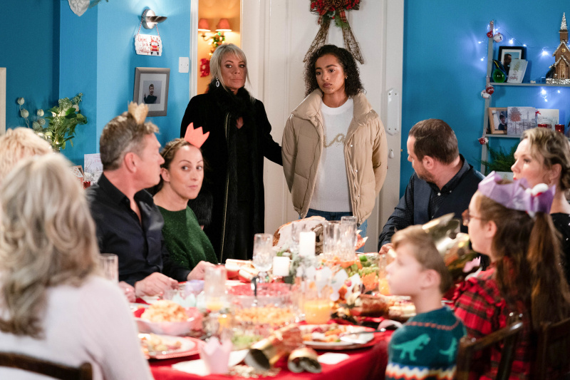   Sharon Mitchell și Jada Lennox ajung la Carters