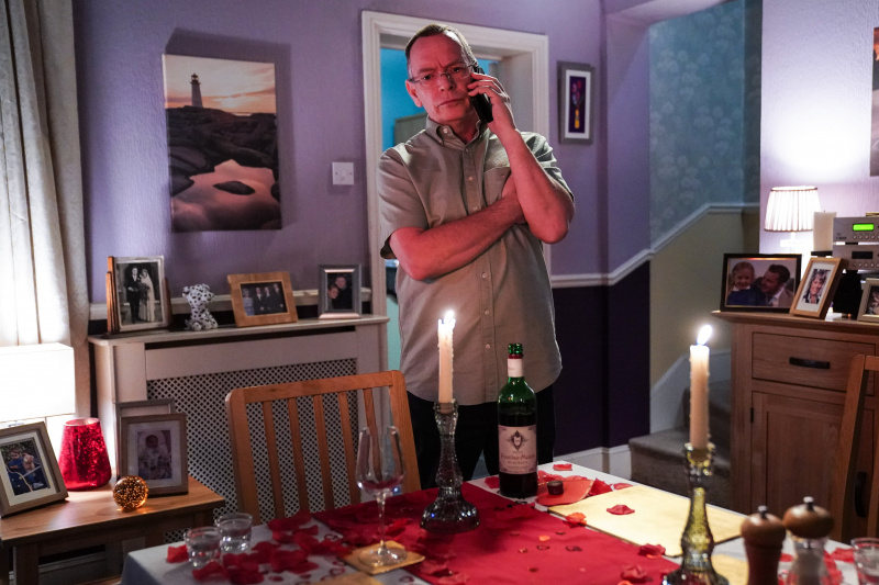 EastEnders ネタバレ: イアンとシンディ ビールの結末はついに終わり?