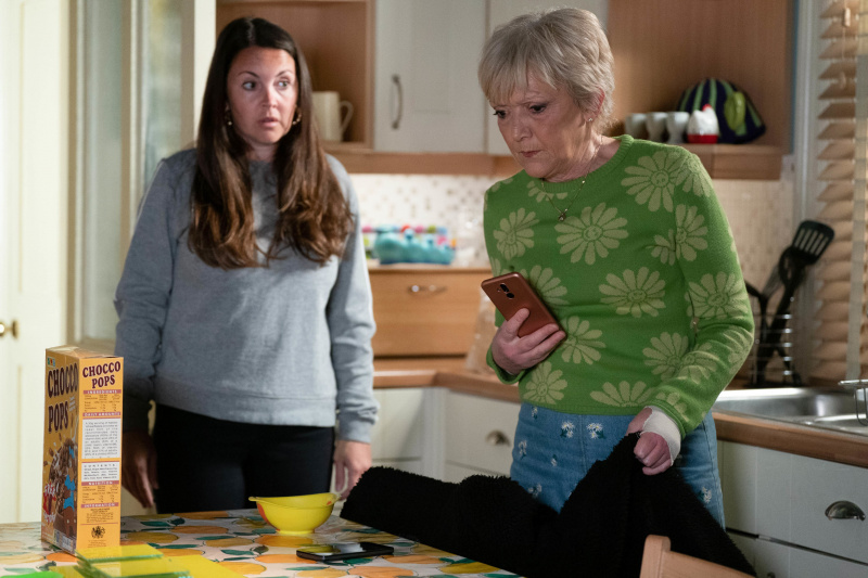   Stacey Slater are mari probleme.